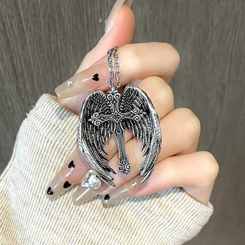 Vintage Silver Angel Wings Cross Pendant Necklace for Men Wen Guardian Angel T Shirt Sweater Necklace Jewelry Accessories Gift W250712