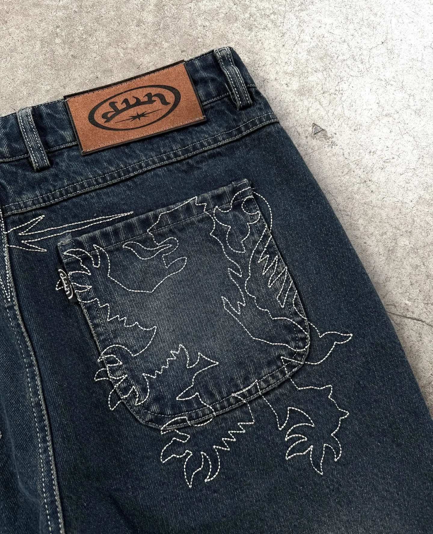 Vintage Washed Mens Baggy Straight Jeans Black Lion Pattern Embroidery High Street Denim Pants Streetwear Women Y2k Trousers 250708