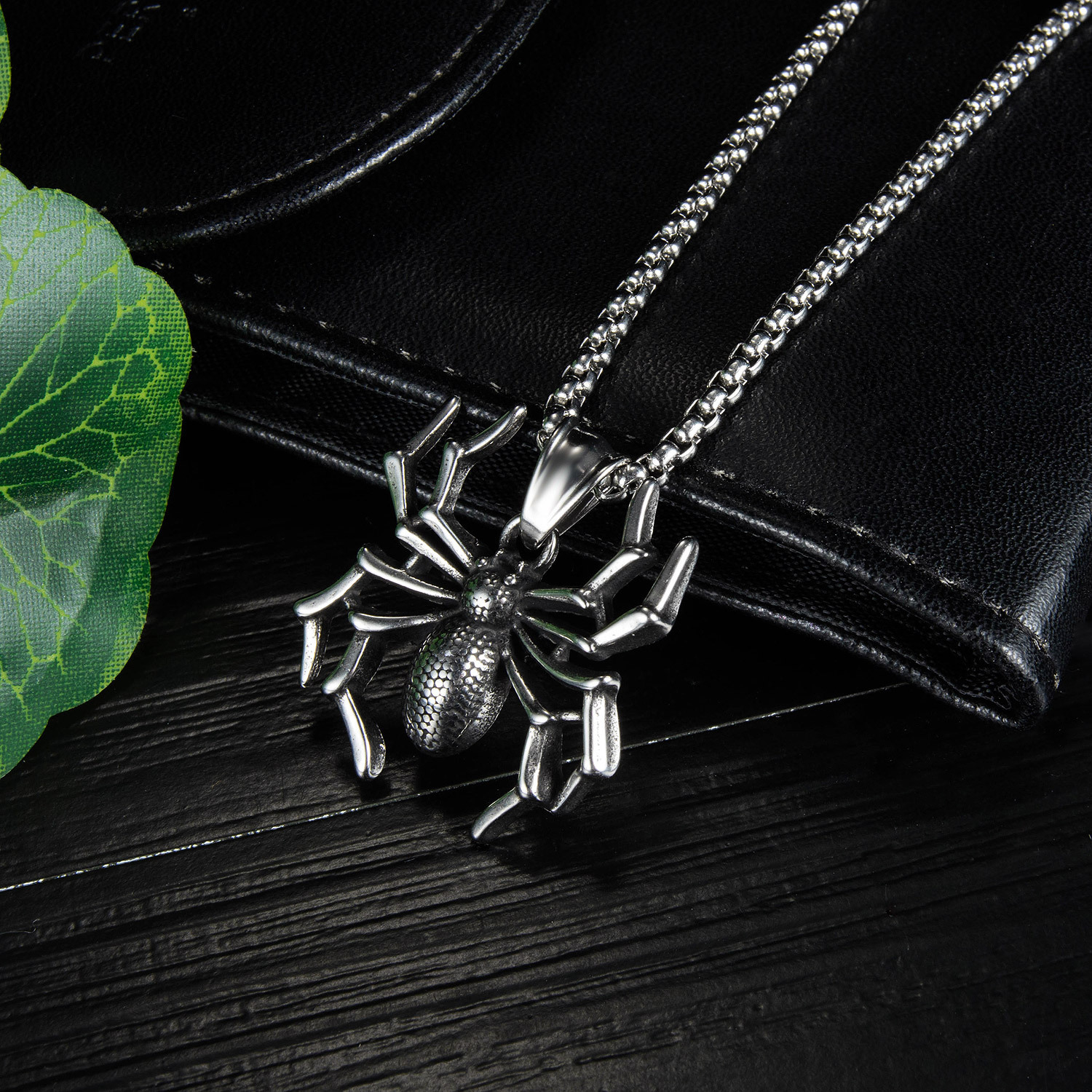 Luxury Jewelry Designer Jewelry Street Stall Supply Street Retro Hip-hop Spider Titanium Steel Necklace For Men Personality Punk Style Trendy