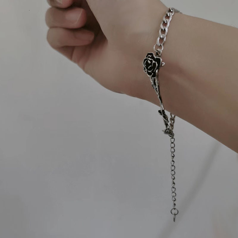 Luxury Jewelry Designer Jewelry Dark Style Thorn Rose Necklace For Women 2023 New Hot Vintage Distressed Collarbone Chain For Men Niche Hot Girl
