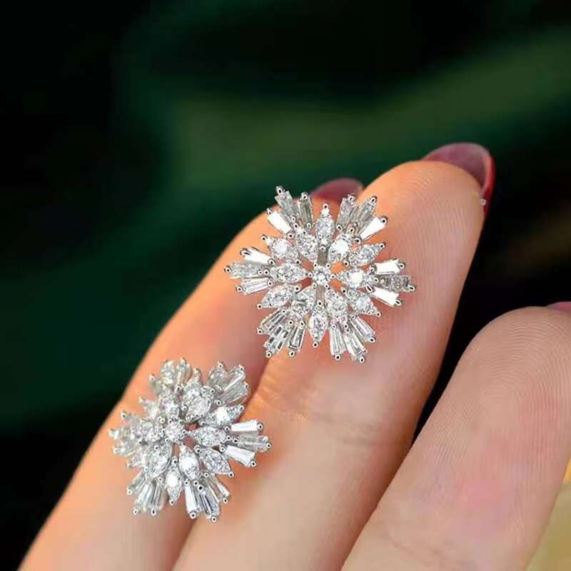 Delicate Female Big White Stone Stud Earrings Winter Cluster Snowflake Style Zircon Stone Flower Ladies Bridal Earrings