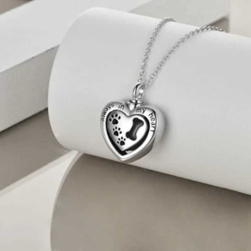 5 Stys Love Footprints Ashes Urn Necklace For Lovers Ashtray Souvenir Pet Loss Creative Pendant Necklaces W250712