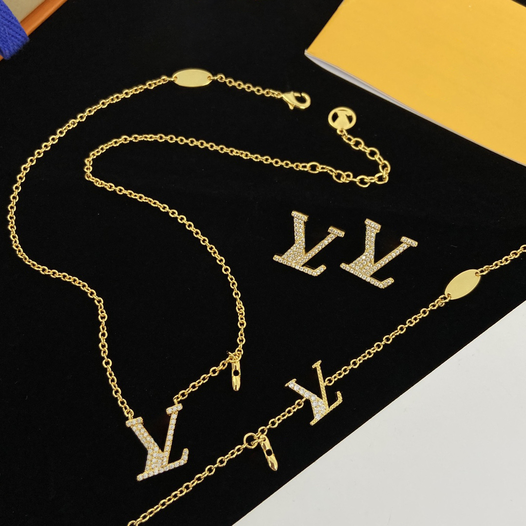 Charm Bracelets Exquisite letter necklaces bracelets earrings diamond letter jewelry and luxurious 18K gold designer jewelry are the perfect gifts for a sisters ga
