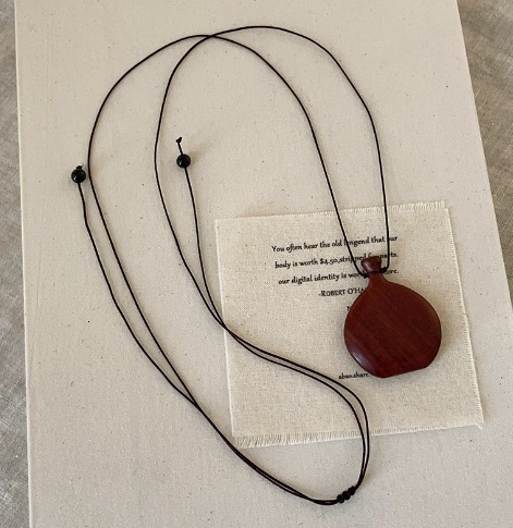 Luxury Jewelry Designer Jewelry Ins Minimalist Style Wooden Wine Pot Necklace Design Sense Long Neck Chain Vintage Versatile Sweater Chain For Women