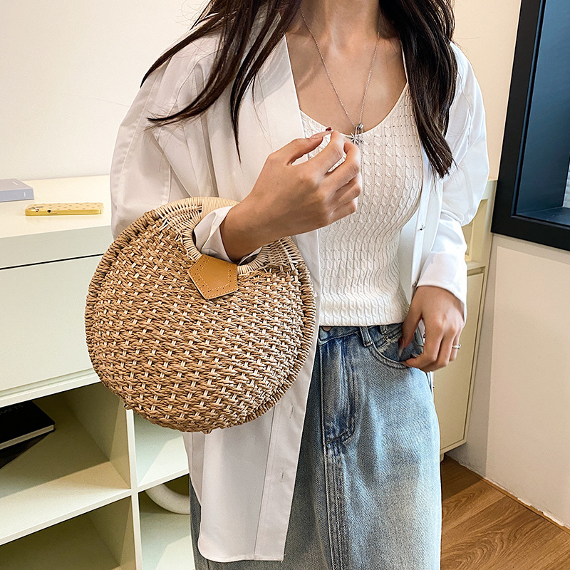 Luxury Brand Designer Bag Unique Cute Rattan Handbag For Women 2025 Spring Fashion Casual Straw Beach Bag Simple Shell Bag Trendy