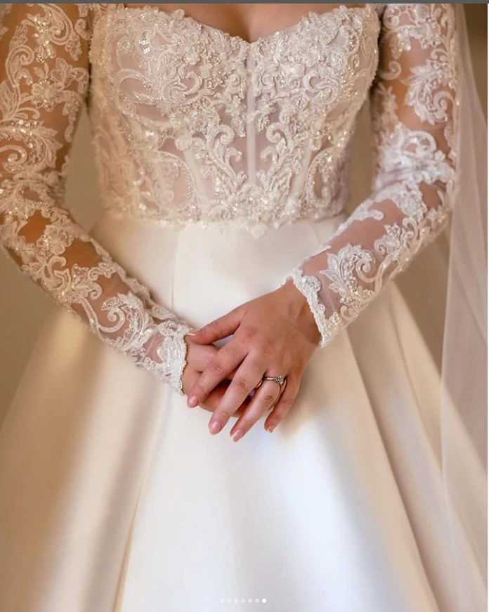 Princess A-Line Wedding Dresses Lace Long Sleeves Open Back Chapel Bridal Gowns Beaded White Satin Classic British Bride Dress Custom made