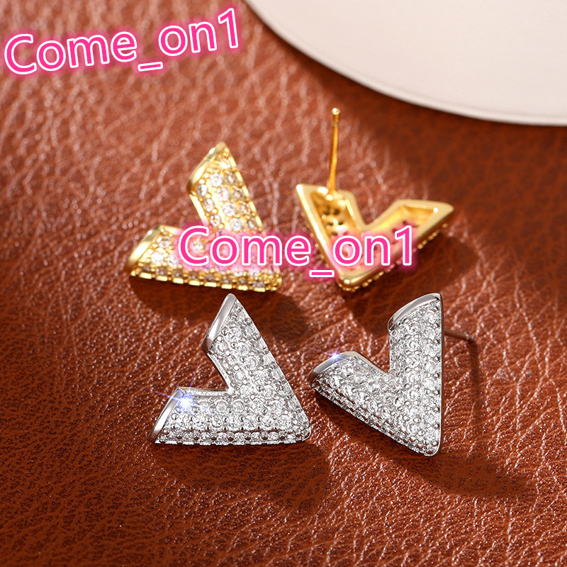 Wholesale Dainty V Shaped Design Sparkling Cubic Zirconia Earrings for Women Wedding Silver/Gold Plated Stud Earrings