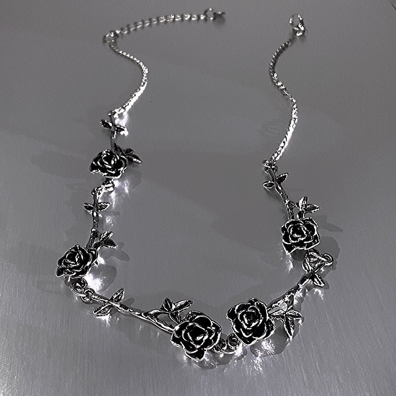 Luxury Jewelry Designer Jewelry Dark Style Thorn Rose Necklace For Women 2023 New Hot Vintage Distressed Collarbone Chain For Men Niche Hot Girl