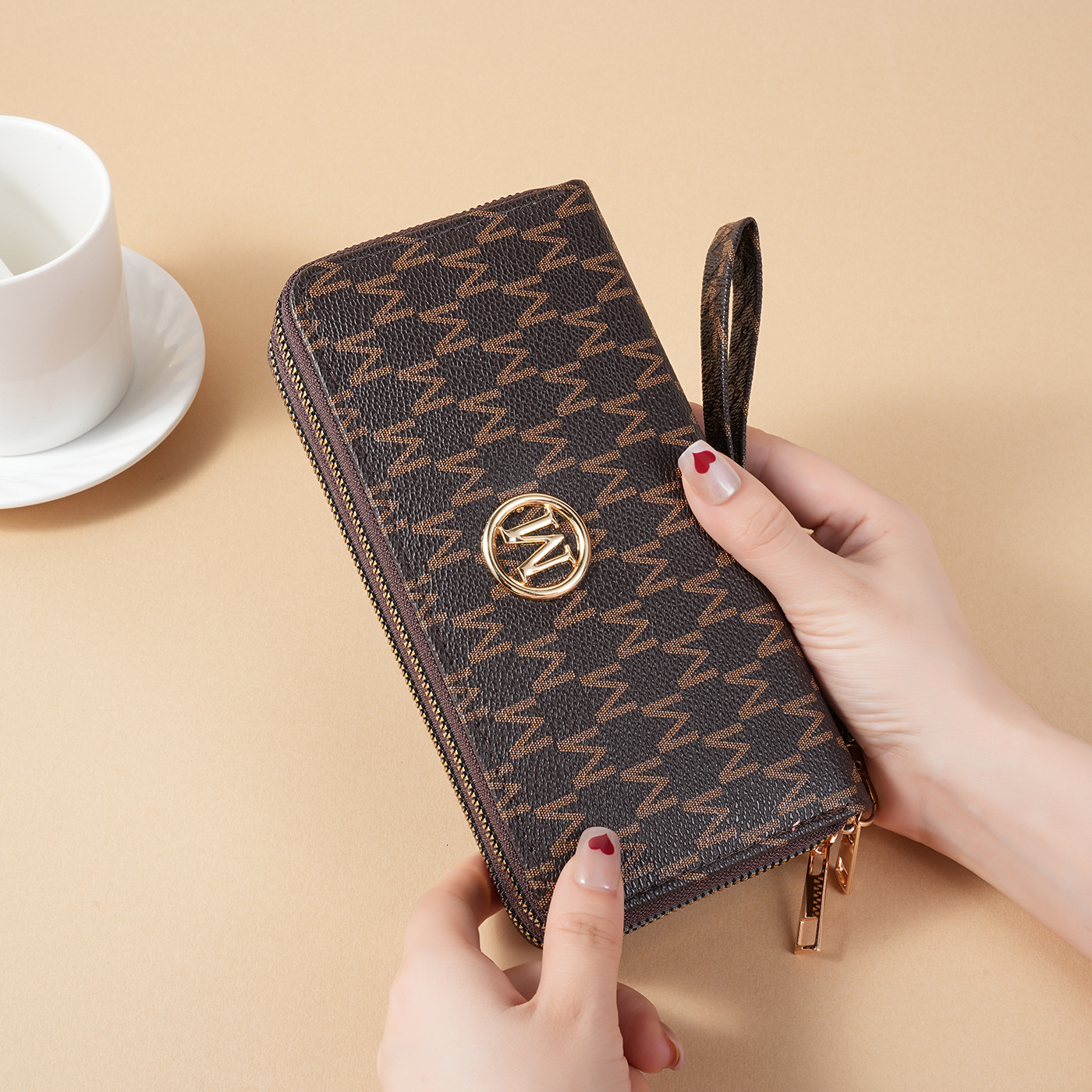 Luxury Brand Designer Bag New Women's Wallet With Fashionable Letter Print, Portable Retro Double Zipper, Multiple Card Slots, Large Capacity Clu