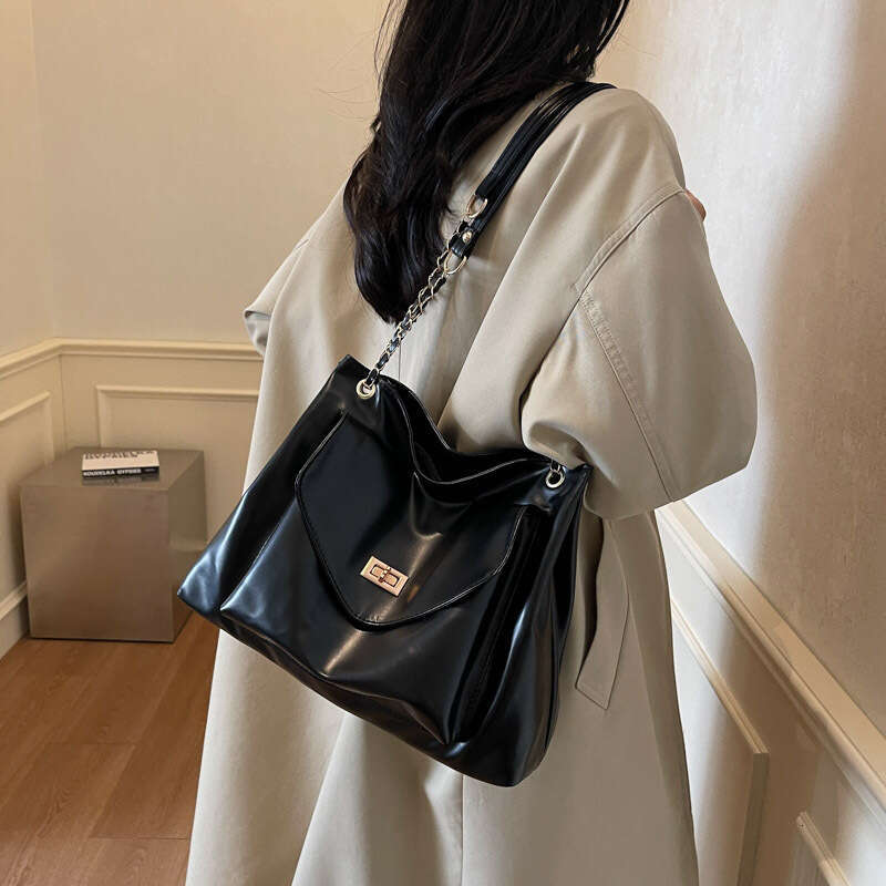 Large Capacity for Women 2025 Winter New Casual Chain Shoulder Crossbody Simple Commuting Tote Bag