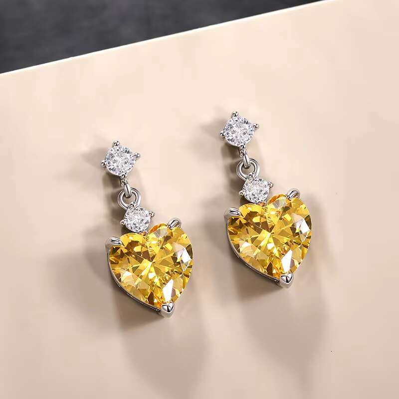 Luxury Sparkling Heart Shaped Crystal Earrings for Fashion Party Sweet Style Silver Plated Pendant Earrings for Women