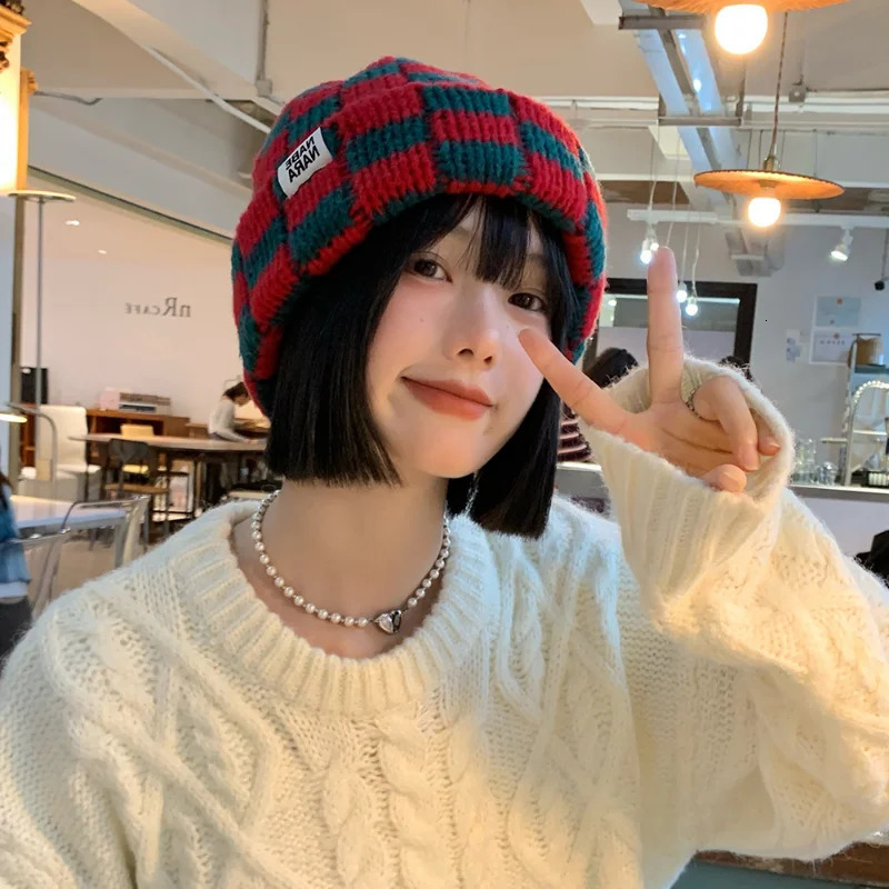 Chessboard Plaid Knit Beanies for Women Winter Korean Ins Niche Big Head Circumference Pullover Hat Japanese Retro Mens Caps 250712