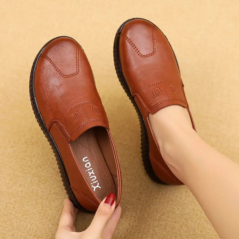Spring Autumn Comfort Flat Middle aged elderly non slip leather Shoes Black Casual Mom shoes Ladies Classic Loafer Mujer Zapatos 250707