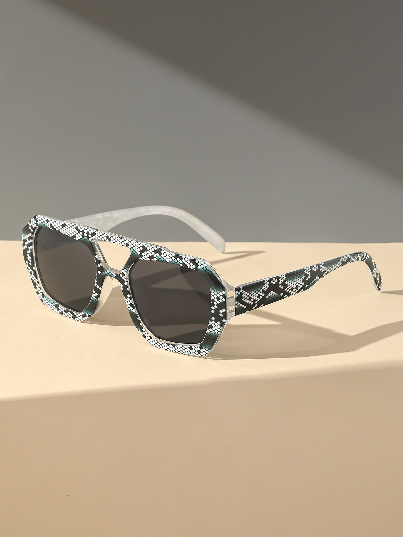 Designer Luxury Glasses, Retro Double-bridge Fashion Flag Sunglasses, Outdoor Street Style Sun Protection Driving Trendy Women's Cross-border Sun