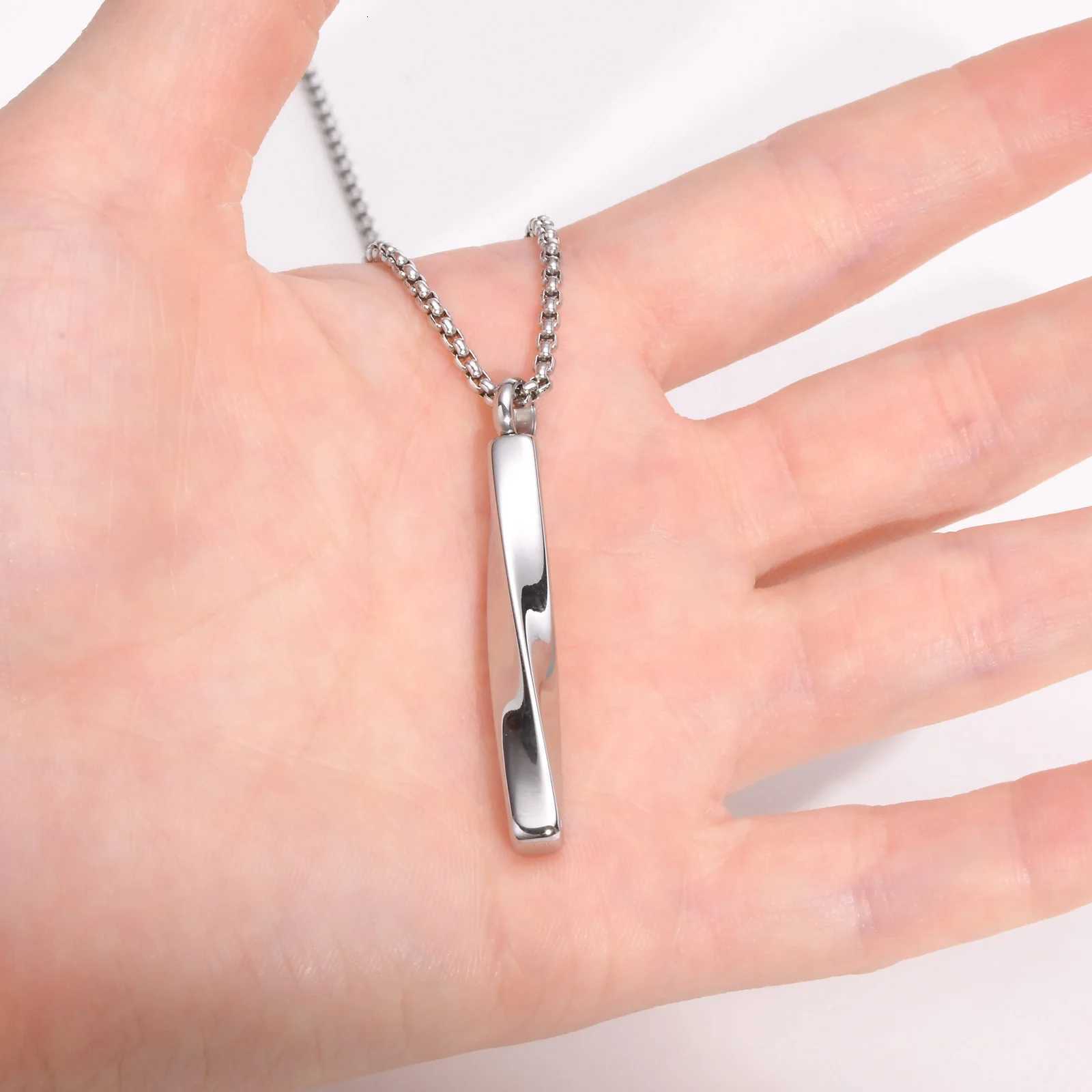 Stylish Mobius Necklaces for Men Waterproof Stainless Steel Twisted Vertical Bar Pendant Collar Gifts Jewelry Can Be Opened W250712