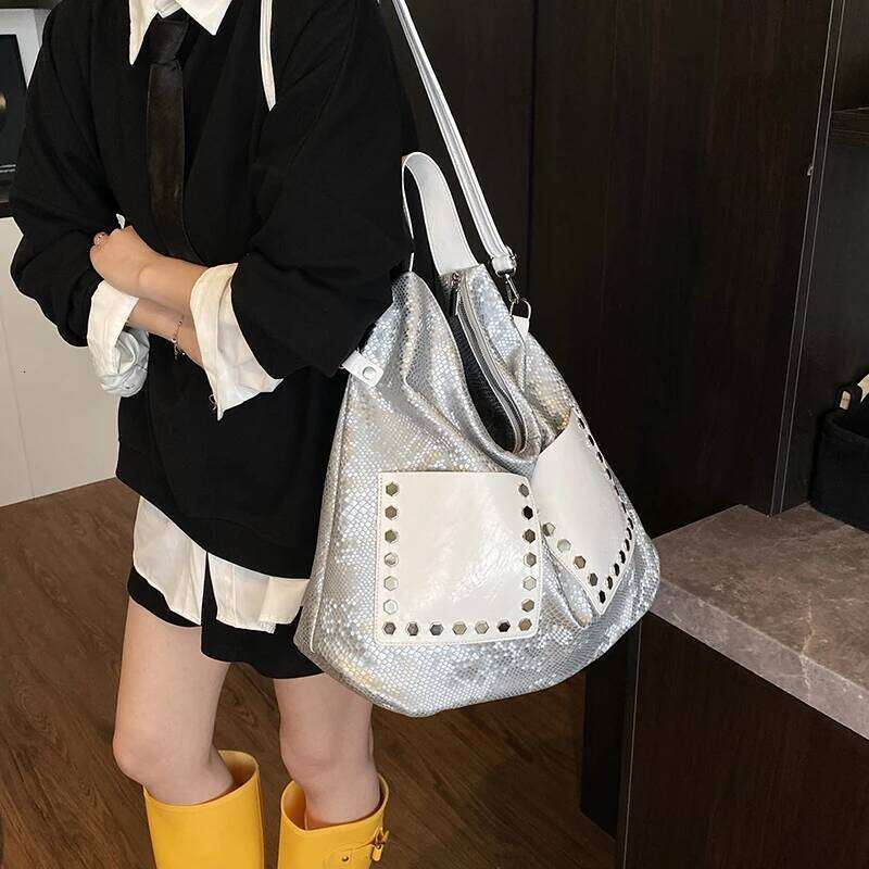 MOODS Motorcycle Shoulder Bags For Women Snakeskin Pattern Rivet Decor Large Capacity Shopper Tote 2025 Designer Handbags