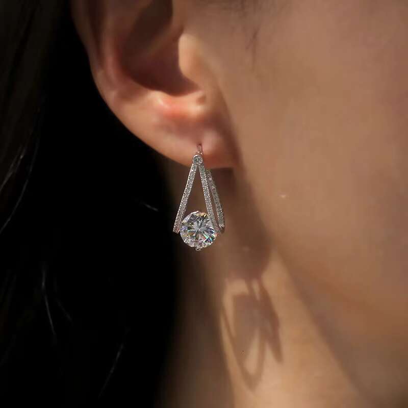 Exquisite Sparkling Round Crystal Cubic Zirconia Earrings Engagement Party Luxury Silver Plated Hoop Earrings Women