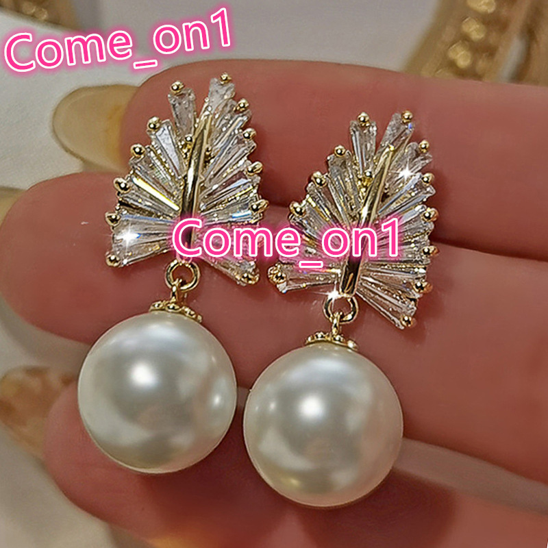 Elegant Gold Plated Round Freshwater Pearl Jewelry Women Leaf Shaped Cubic Zirconia Shiny Diamond Pendant Earrings