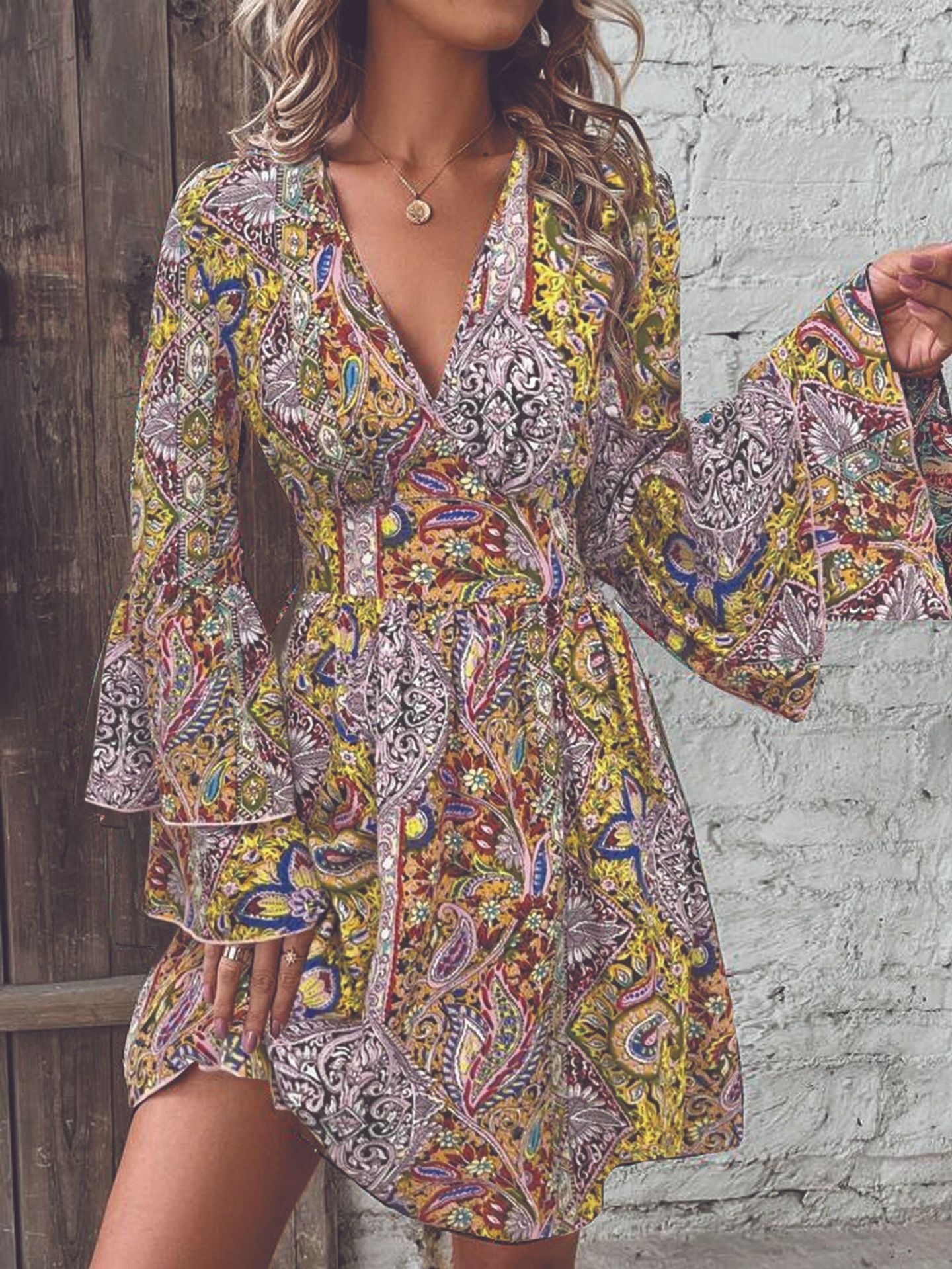 2025 Summer New Women's Skirt New Fashionable and Elegant Women's Printed V-neck Trumpet Sleeve Dress New Luxury Designer Women's Skirt