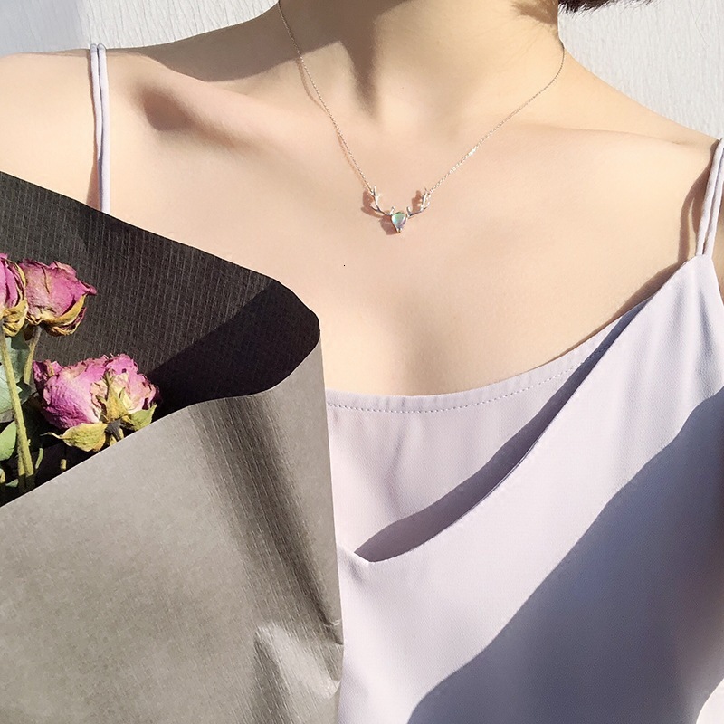 Luxury Jewelry Designer Jewelry Sweet Forest Style Necklace For Women, Non-fading, Unique Design, Fashion Pendant, Versatile, Elegant Titanium Steel C