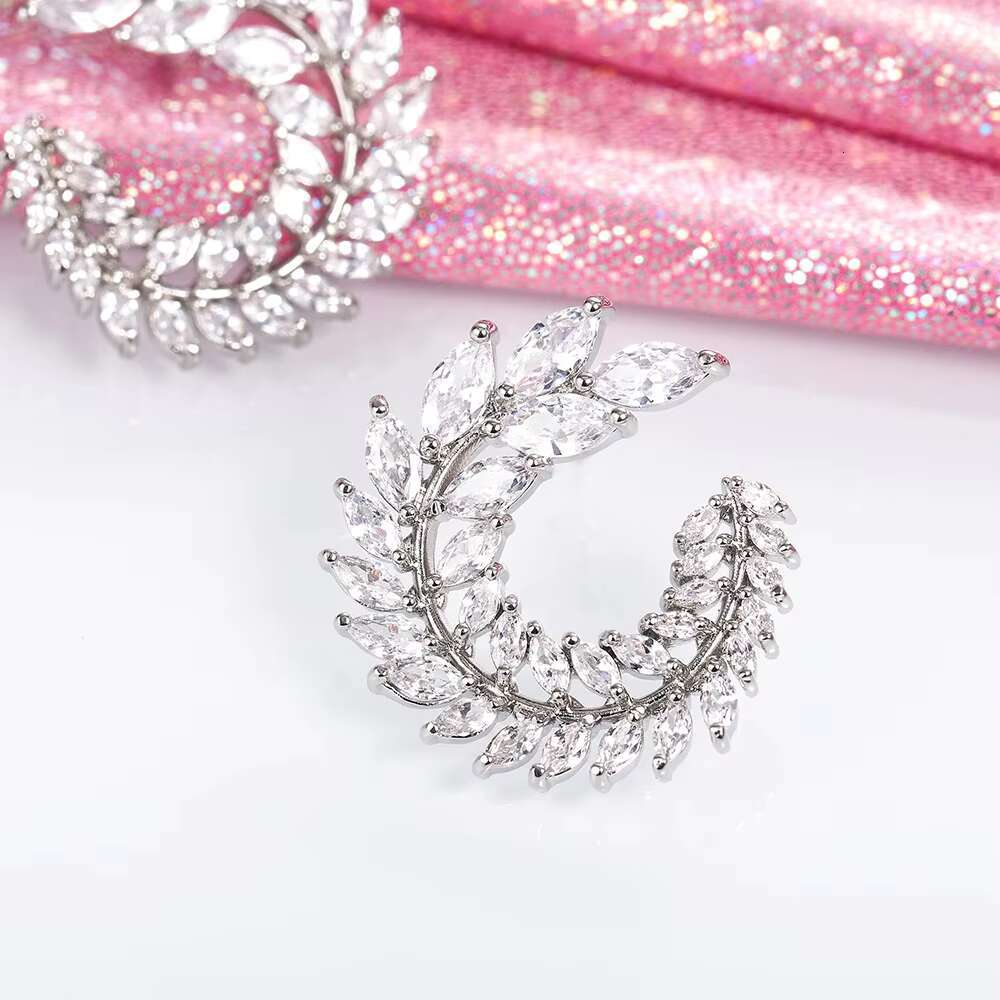 Gorgeous Shiny Cubic Zirconia Stud Ground Leaf Earrings Lady Girls Leaf Silver Bling Beautiful Earrings Women