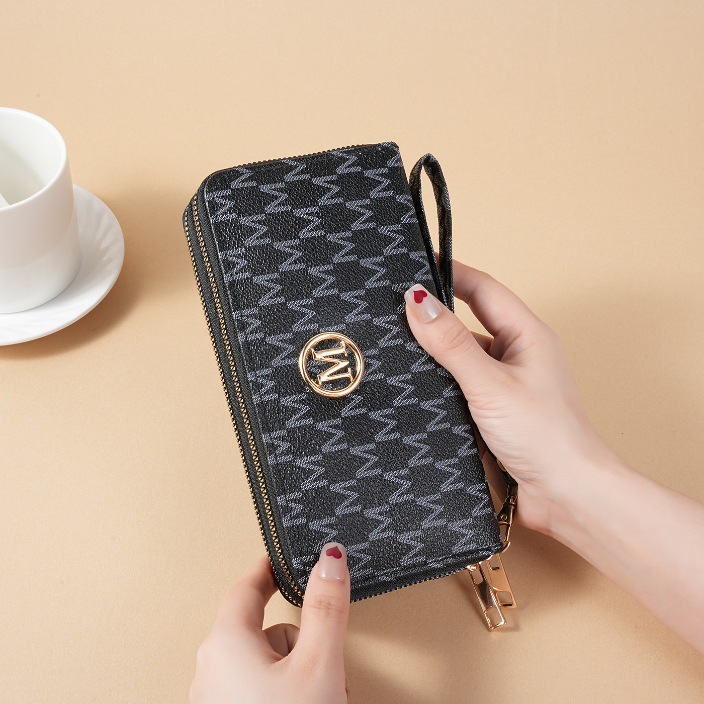 Luxury Brand Designer Bag New Women's Wallet With Fashionable Letter Print, Portable Retro Double Zipper, Multiple Card Slots, Large Capacity Clu