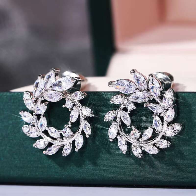 Hot-Sale Fashion Leaf Design Earring for Women White Cubic Zircon Luxury Wedding Engagement Fashion Jewelry Stud Earrings