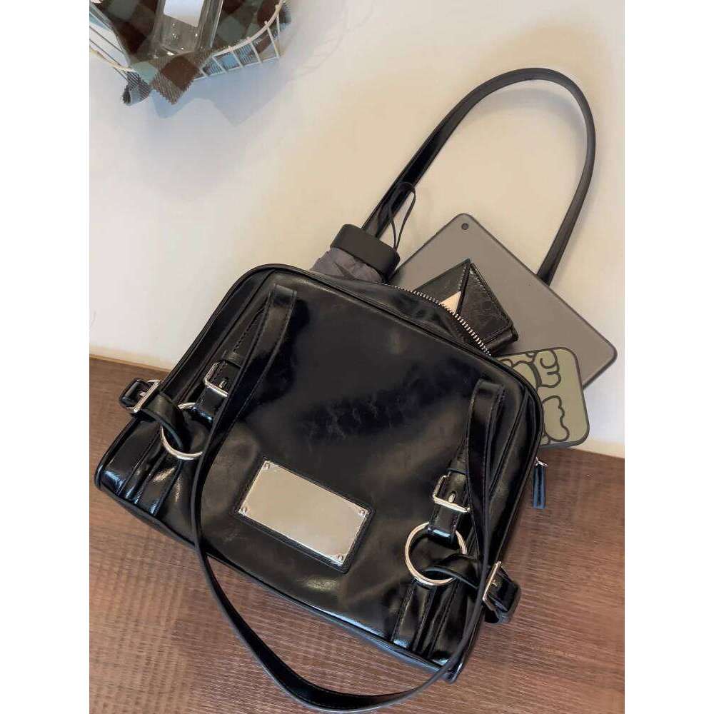 Boston Sle Metal Feeling Small Square 2025 New Sweet Cool Motorcycle Commuting Single Oulder Armpit Bag For Class