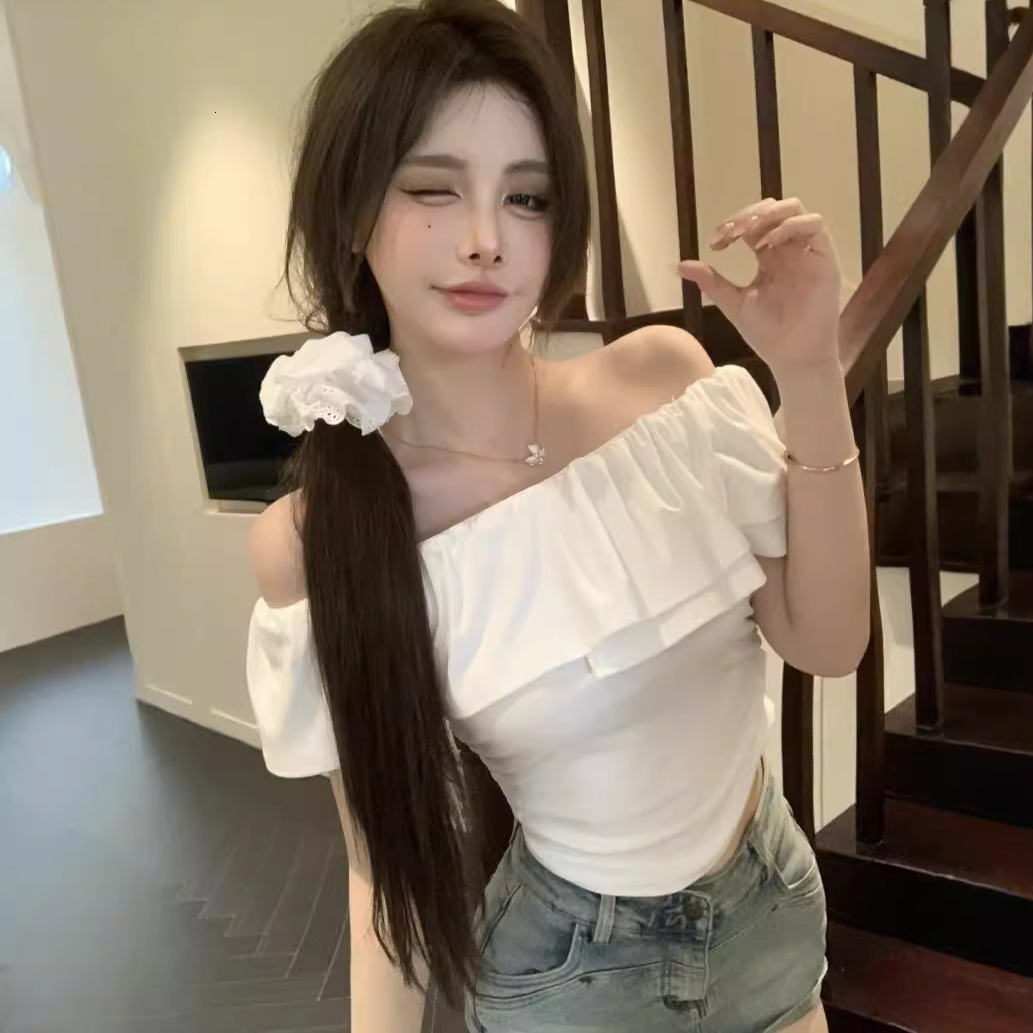 New women's off shoulder sexy hot girl off shoulder short sleeved T-shirt for women's summer new Korean version slim fit top for women'