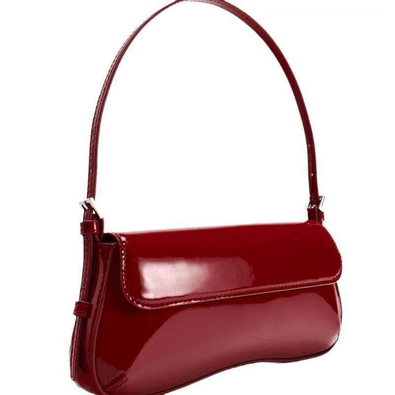 Classic French Stick Underarm 2025 New Product Fashionable And Simple Commuter Flip Back Retro Shoulder Bag