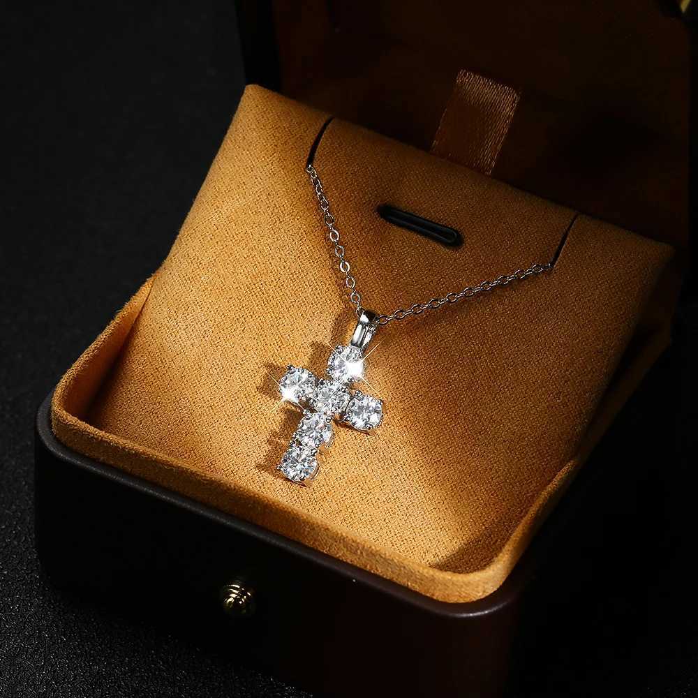 3ct D VVS1 Moissanite Cross Pendant Necklaces for Women Sparking Diamond with GRA 925 Sterling Silver Necklace W250712