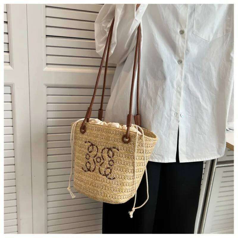 Niche weaving underarm small female 2025 summer new hundreds of beach straw bag fashion texture single shoulder bucket bags