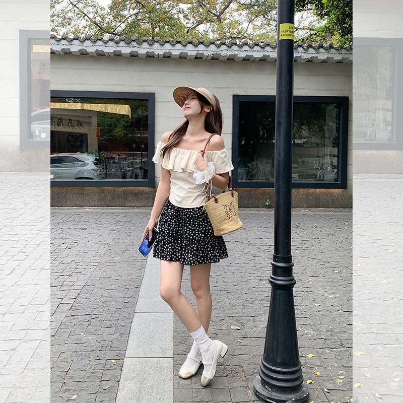 New women's top with a split back and exposed waist short sleeved design, slim fit shoulder round neck women's top designer T-shirt
