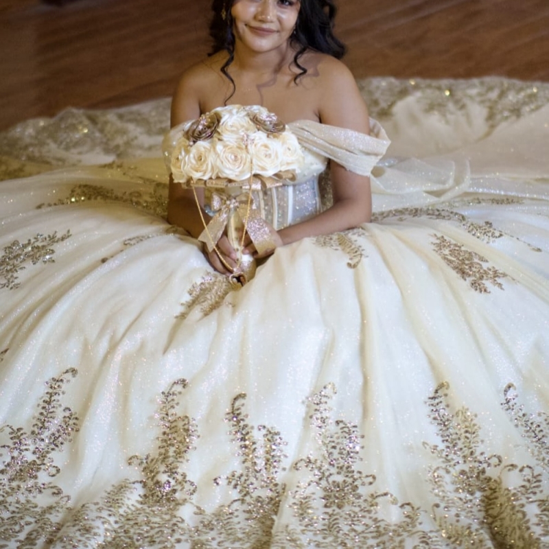 Ivory Shiny Quinceanera Dresses Ball Gown Off The Shoulder Sequin Applique Lace Beads Tull Corset Party Birthday Sweet 16 Dress Vestidos 15 Anos