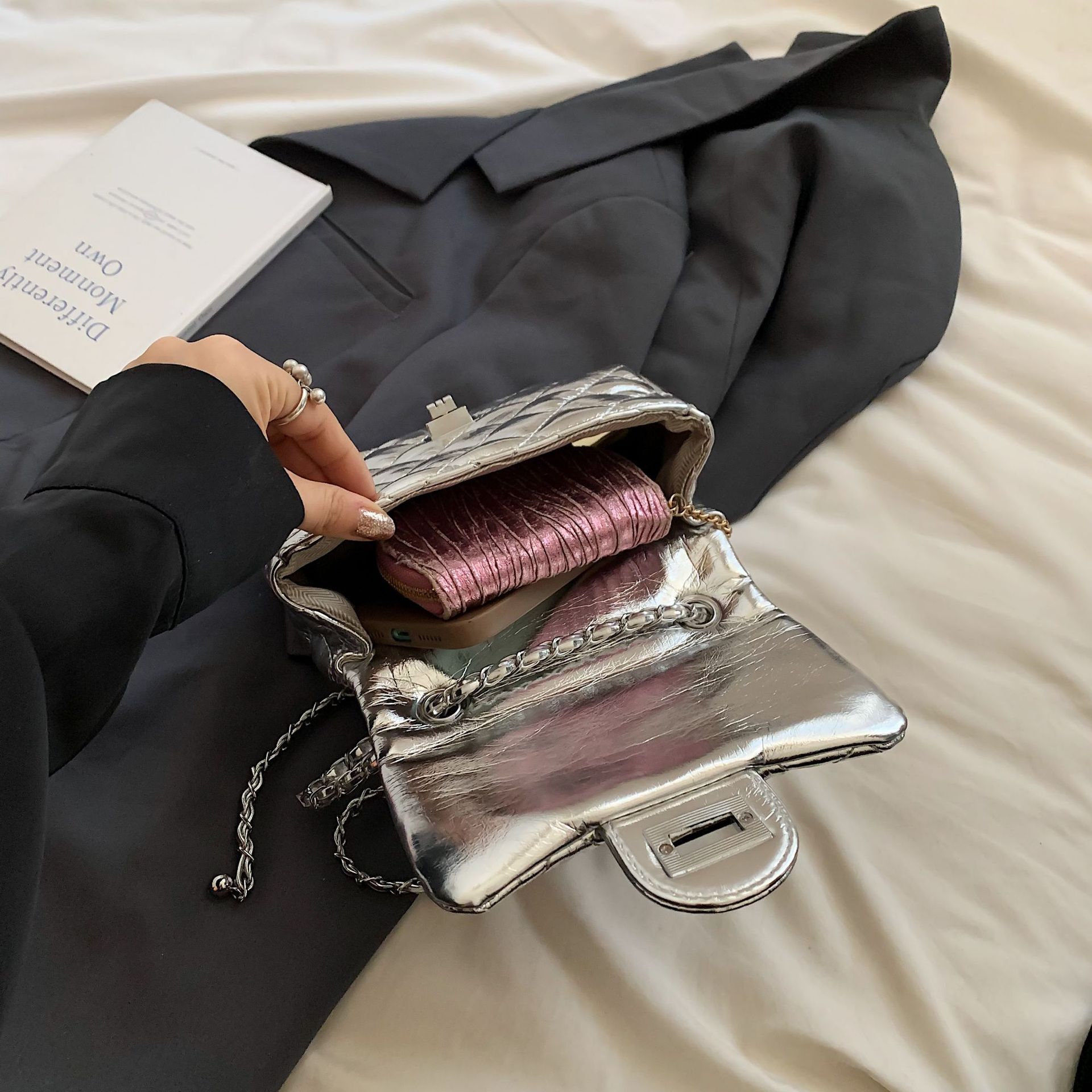 Luxury Brand Designer Bag Single Shoulder Bag Quilted Chain Solid Color Korean Style Crossbody Bag Fashion Style Simple Texture Commuting Versatile Sm