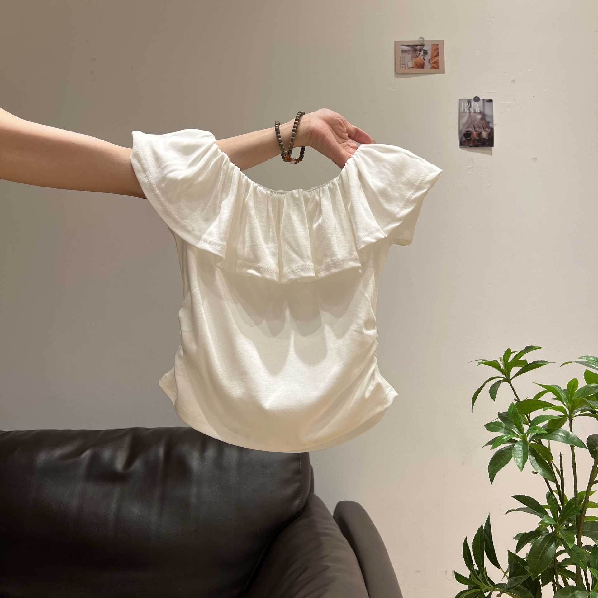 New women's top with a split back and exposed waist short sleeved design, slim fit shoulder round neck women's top designer T-shirt
