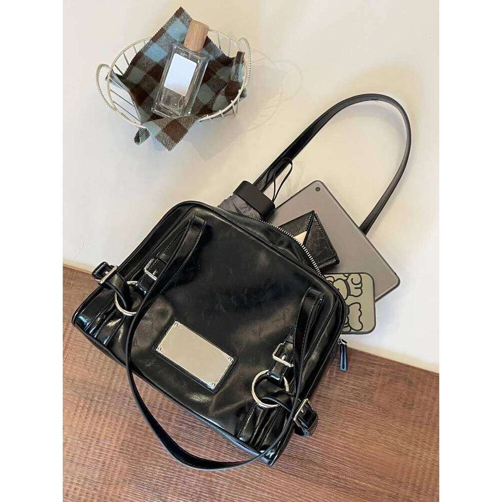 Boston Sle Metal Feeling Small Square 2025 New Sweet Cool Motorcycle Commuting Single Oulder Armpit Bag For Class
