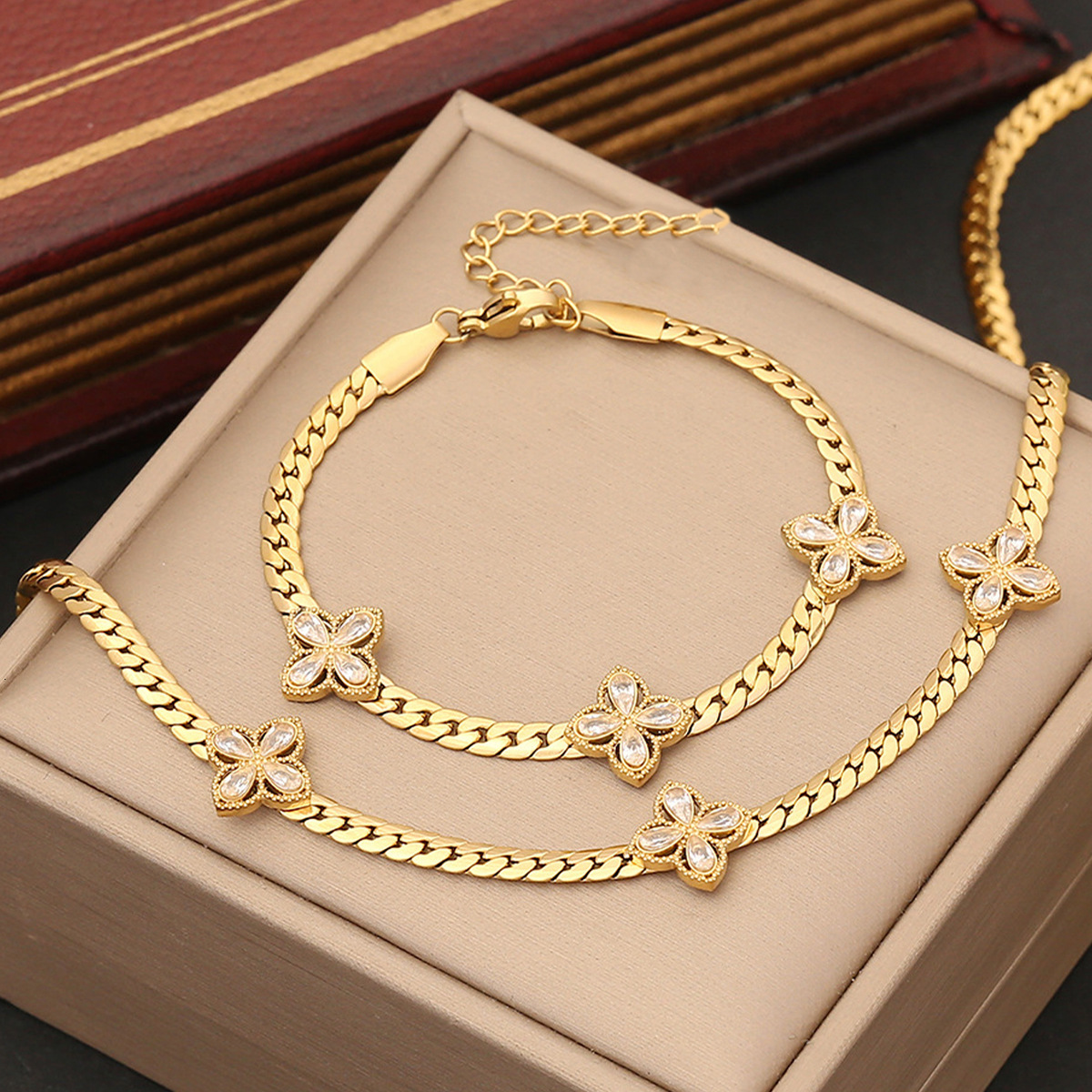 Luxury Jewelry Designer Jewelry Versatile Personality Zircon Flower Collarbone Chain Fashion Stainless Steel Necklace Set European And American New St