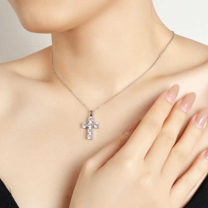 3ct D VVS1 Moissanite Cross Pendant Necklaces for Women Sparking Diamond with GRA 925 Sterling Silver Necklace W250712