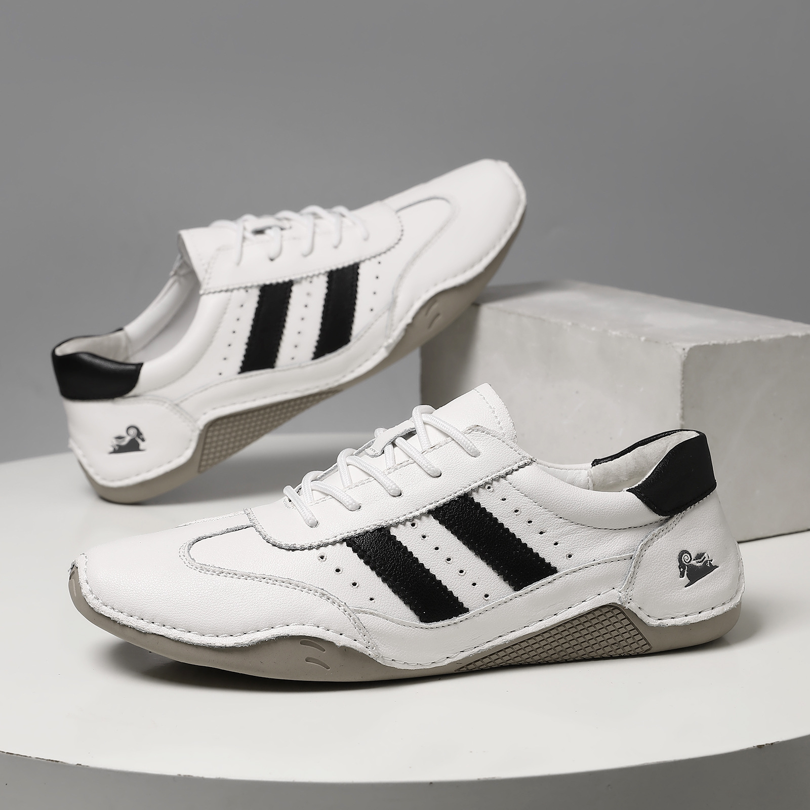 New Design Versatile Classic Unisex Low Top board Shoes Couple Casual Fashion Best Selling Men Women Sneakers Plus Size 38-48 White Black Free Shippin