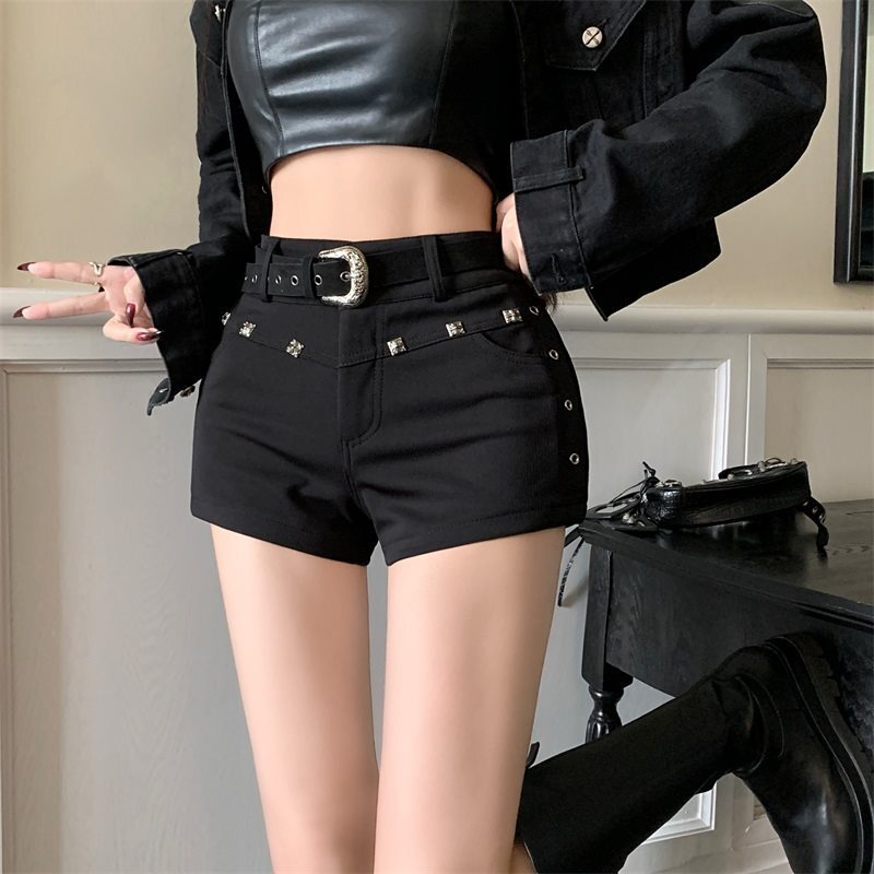 2025 Summer new women's pants black rivet casual shorts women's summer hot girl high waist slim straight leg pants tight shorts outdoor new 