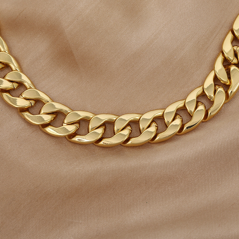 Luxury Jewelry Designer Jewelry European And American Hip Hop Gold Glossy Metal Simple Nightclub Trendy Hip Hop Unisex Gold Necklace Direct From Manuf