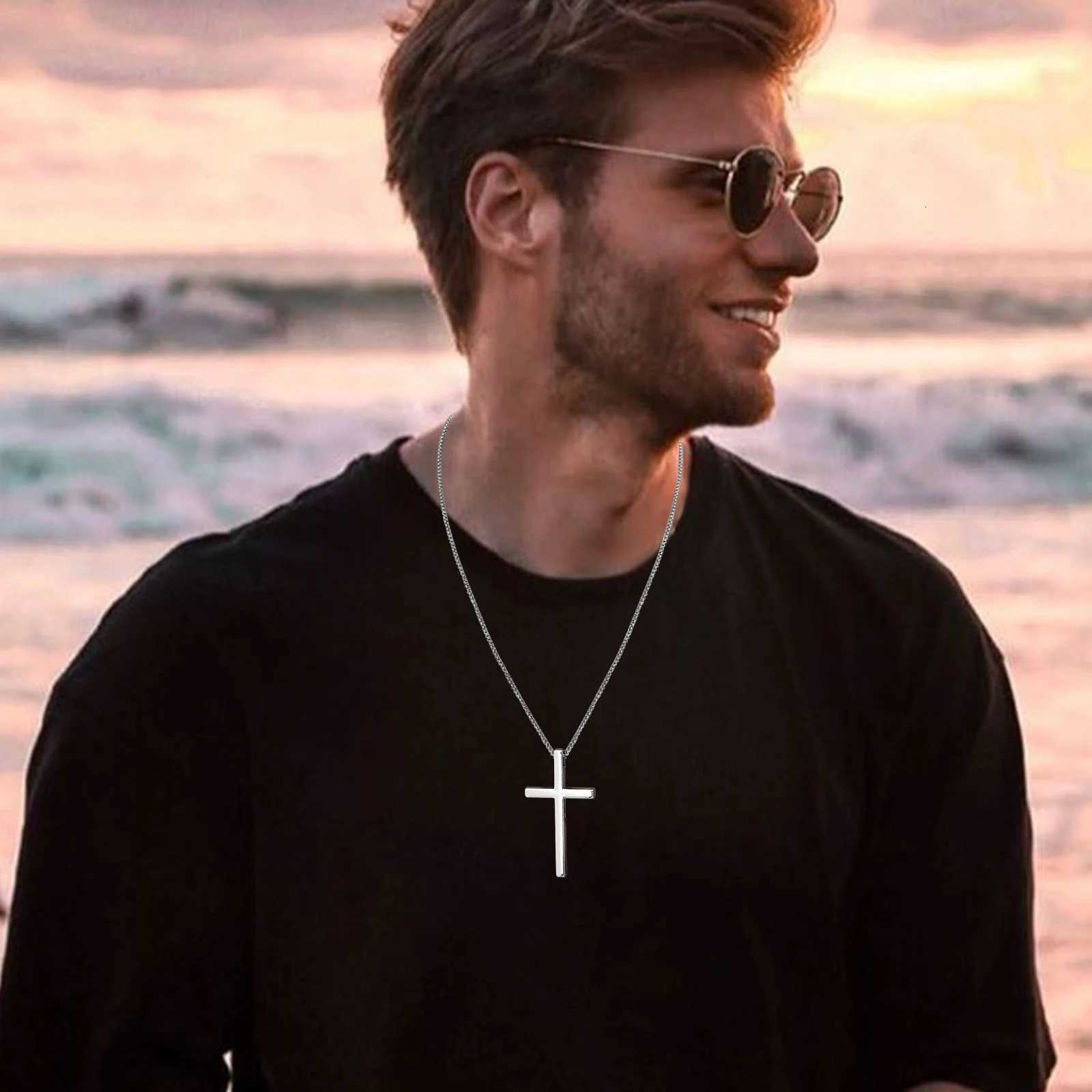 50pcs Vnox Unisex Box Chain Cross Necklaces Men Women Stainless Steel Chain with Alloy Cross Pendant Religious Faith Cross Necklace W250712
