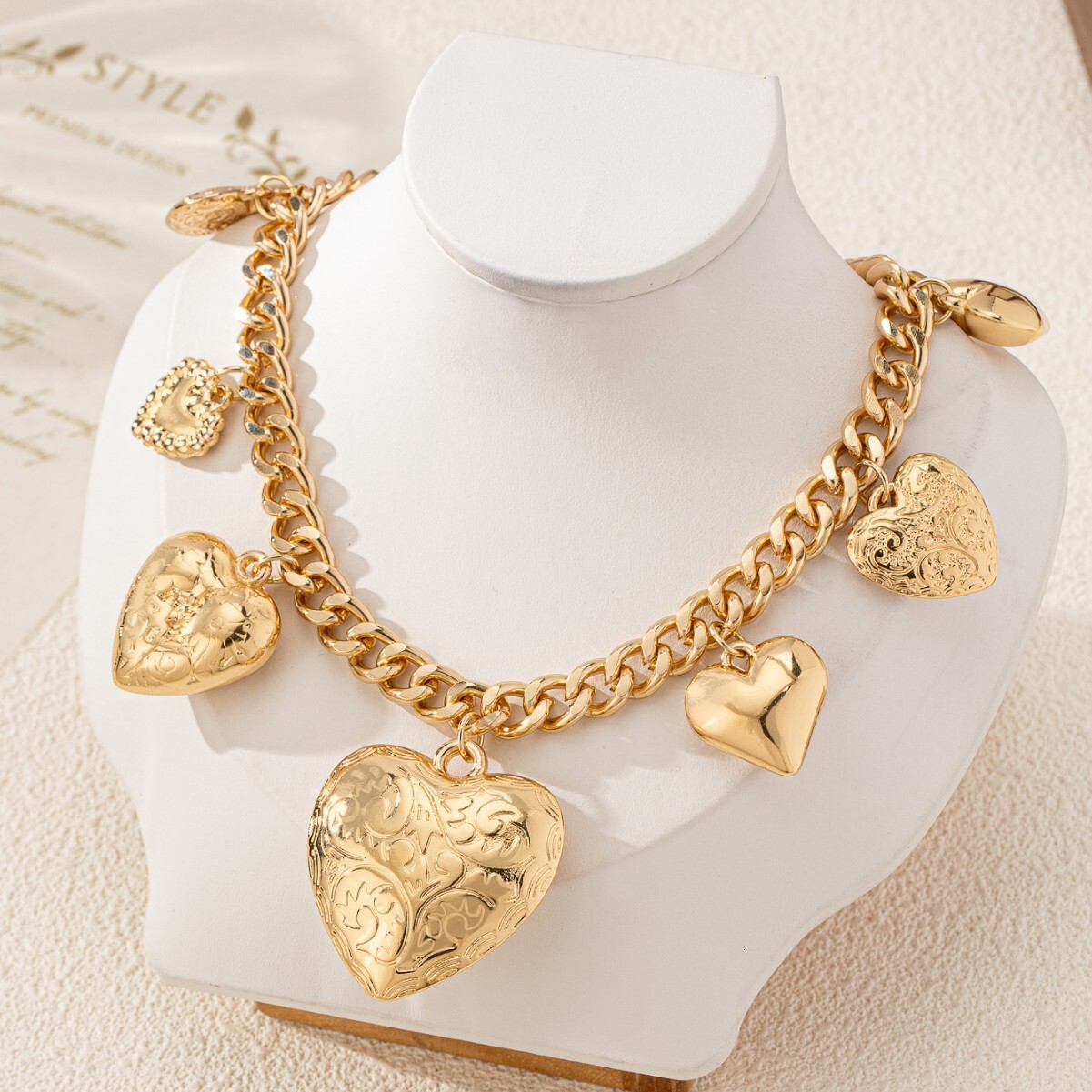 Luxury Jewelry Designer Jewelry European And American Cross-border Retro Fashion Heart Pendant Necklace Niche Design Luxurious Temperament Trendy Neck