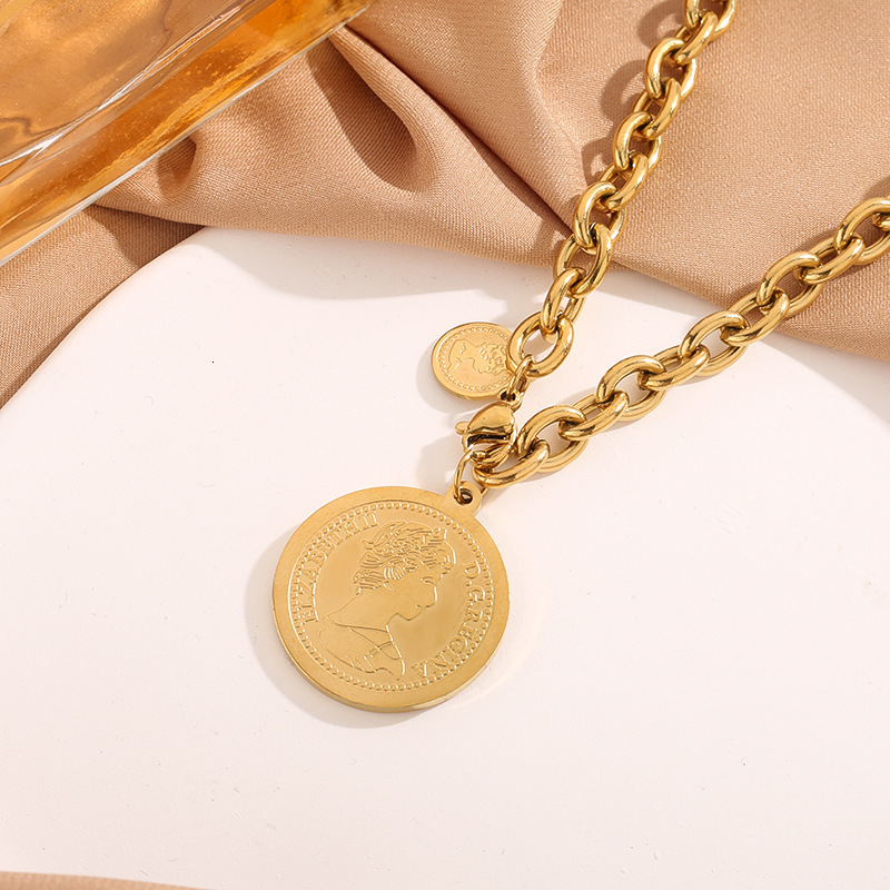 Luxury Jewelry Designer Jewelry European And American Fashion Personality Retro Portrait Round Plate Titanium Steel Pendant Elegant Minimalist Necklac