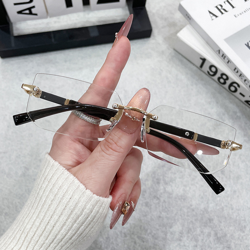 Designer Luxury Eyewear: New Frameless Fashion Color-changing Glasses. Trendy And Cutting-edge Color-changing Without Prescription, Frameless Photochr