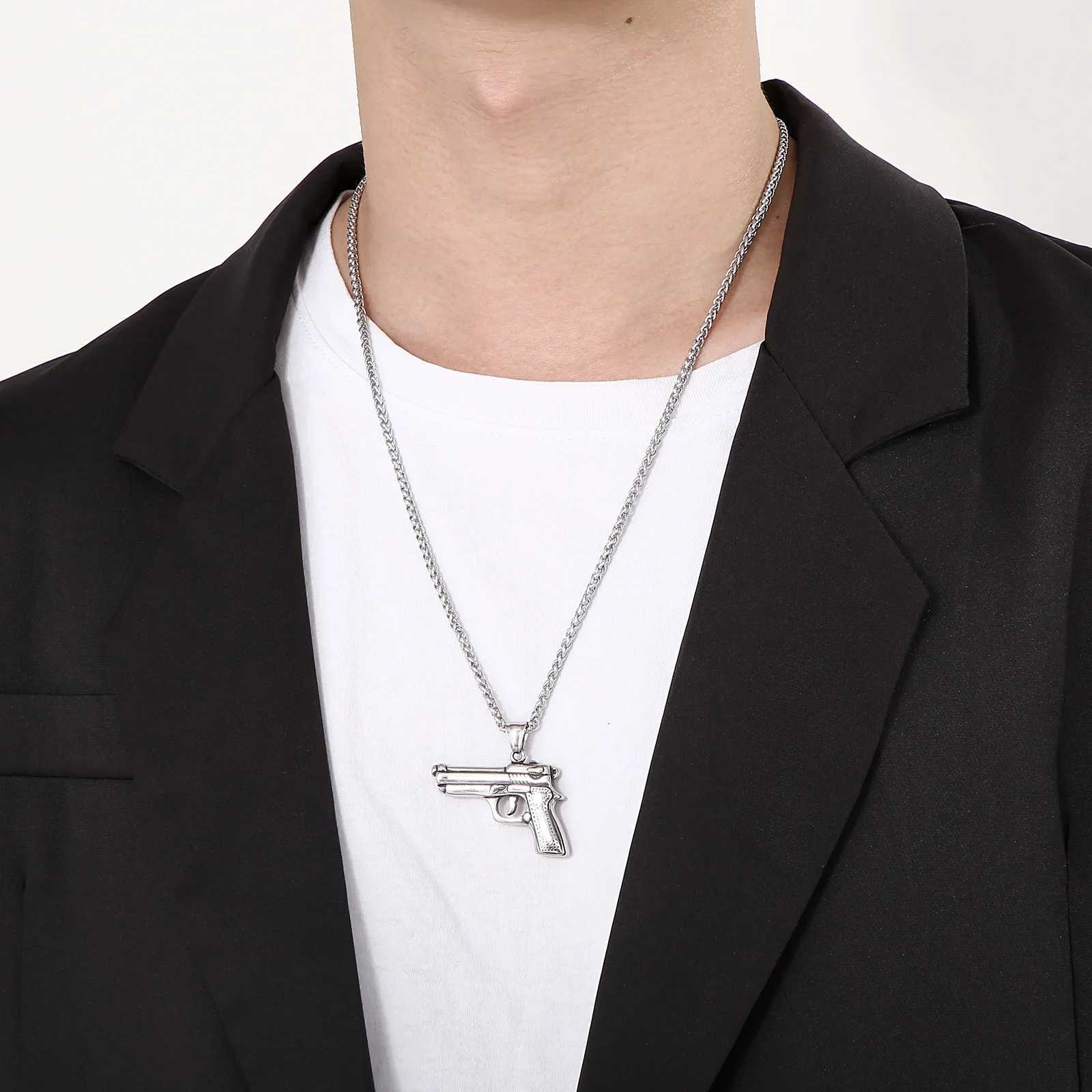 Hao Yi Vintage Stainless Steel Pistol Pendant Necklace Mens Fashion Personality Gun Jewelry Gift W250712