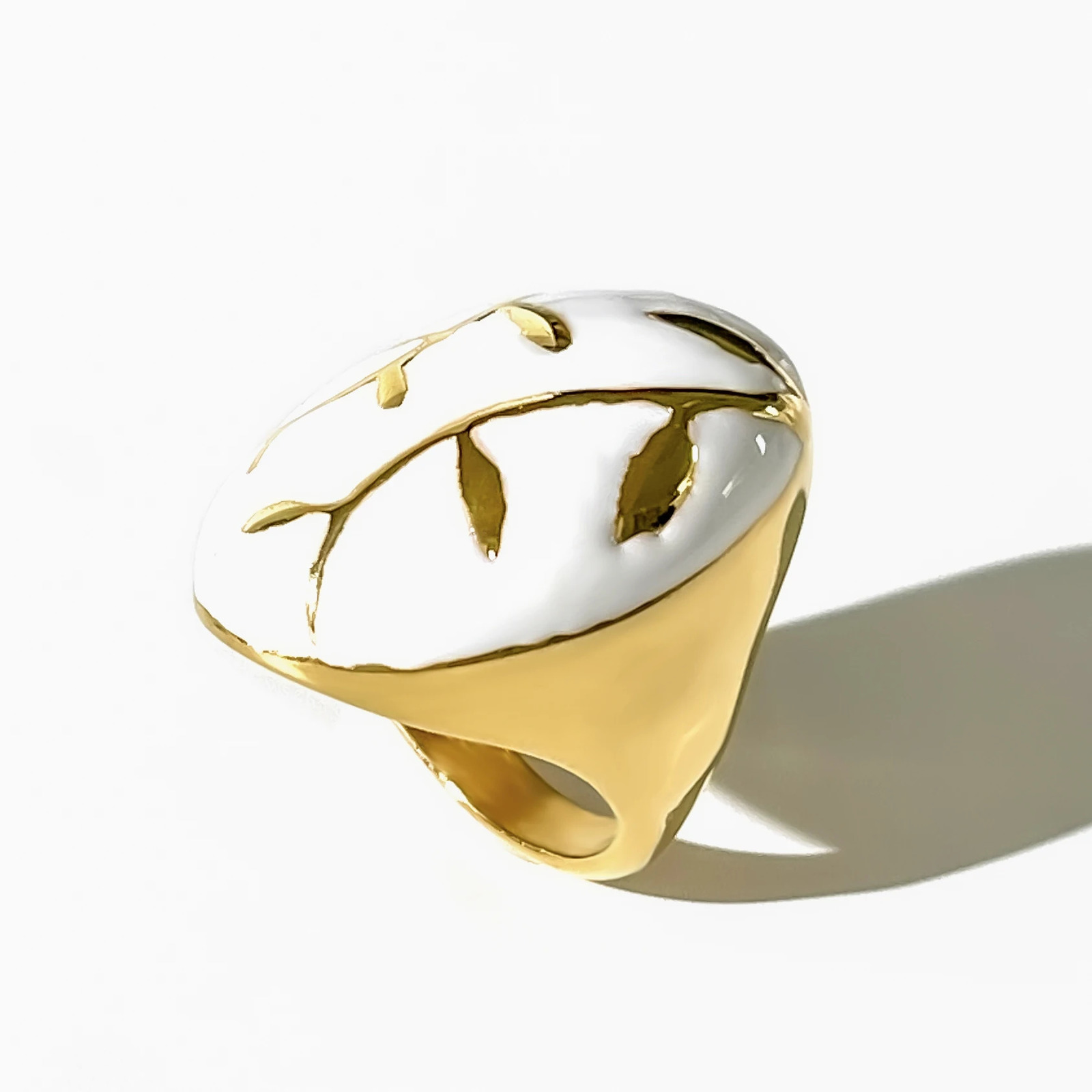 Perisbox Waterproof Stainless Steel 18K Gold Pvd Plated Oversized White Enamel Leaf Finger Ring for Lady Free Tarnish Jewelry 250708