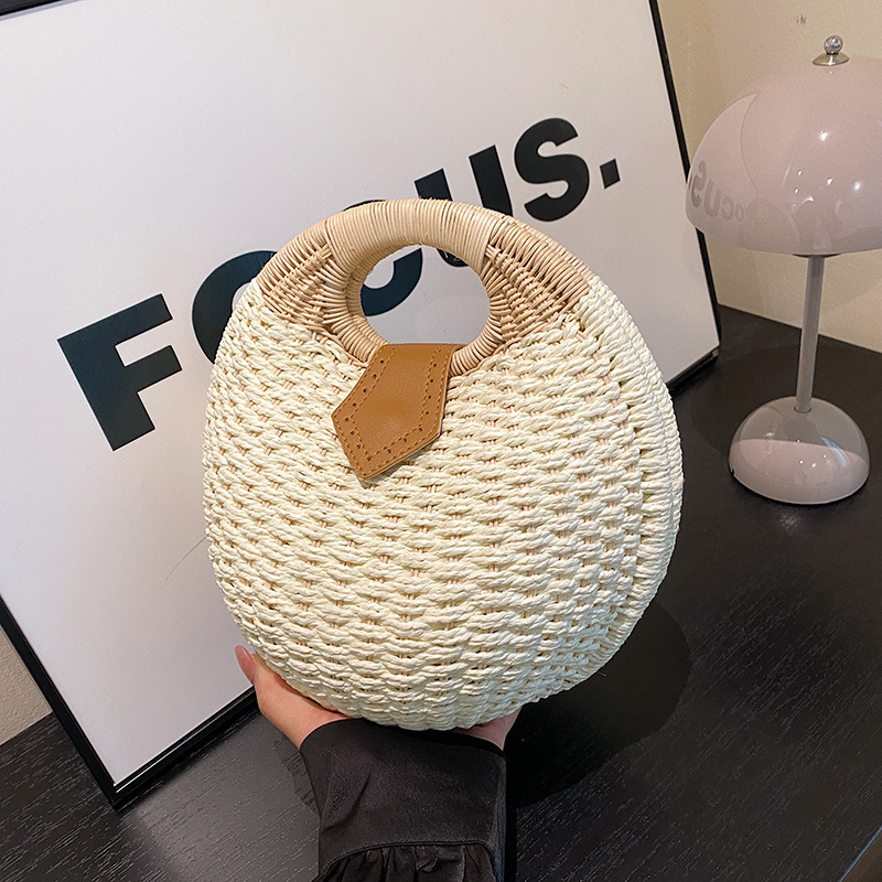 Luxury Brand Designer Bag Unique Cute Rattan Handbag For Women 2025 Spring Fashion Casual Straw Beach Bag Simple Shell Bag Trendy