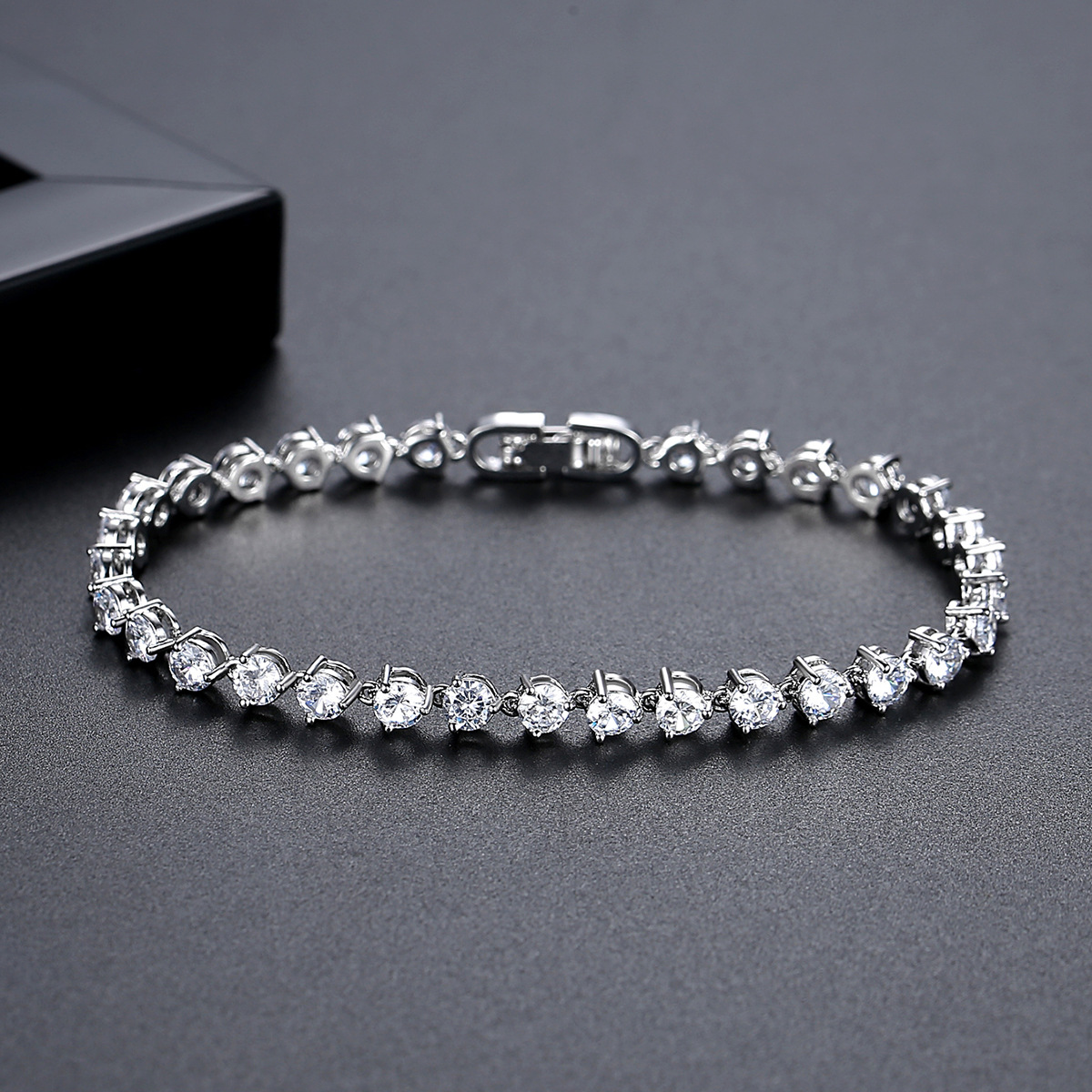 Choucong Hip Hop Wedding Bracelets Sparkling Luxury Jewelry 18K White Gold Fill Round Cut 5A Cubic Zircon CZ Diamond Tennis Party Women Bridal Bangle 